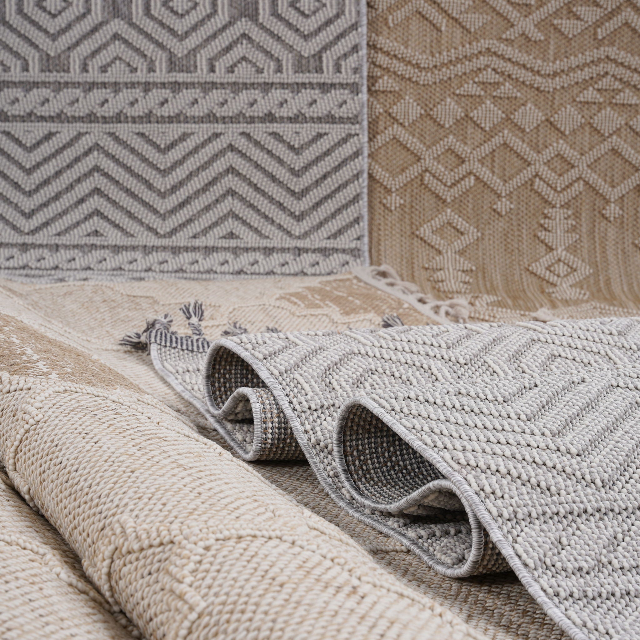 Guros - 6' X 9' Geometric Indoor / Outdoor Area Rug - White
