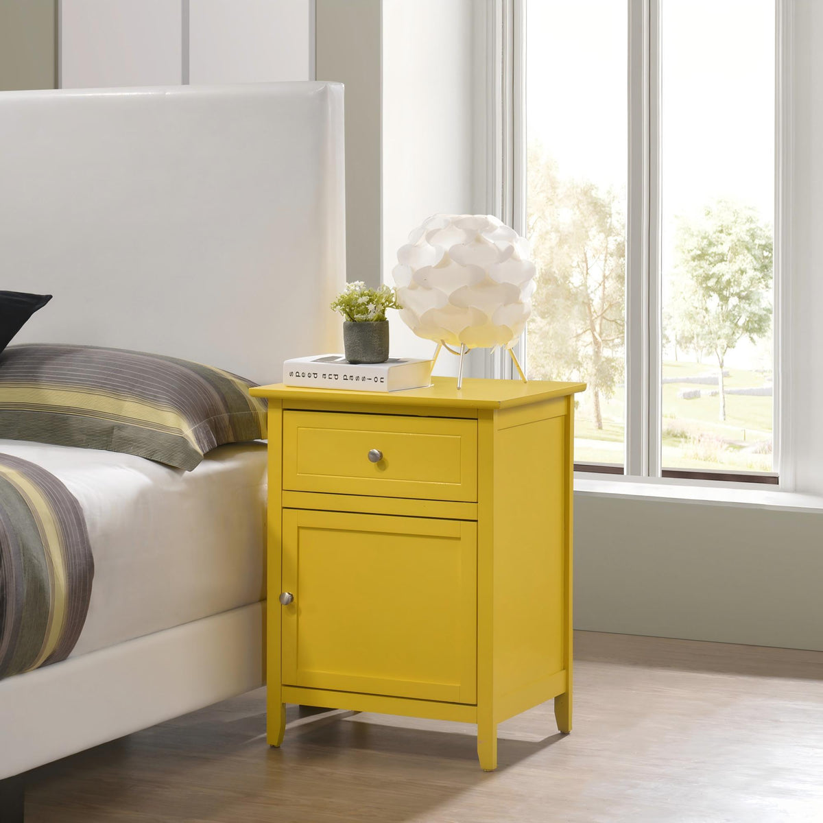 1 Drawer / 1 Door Nightstand