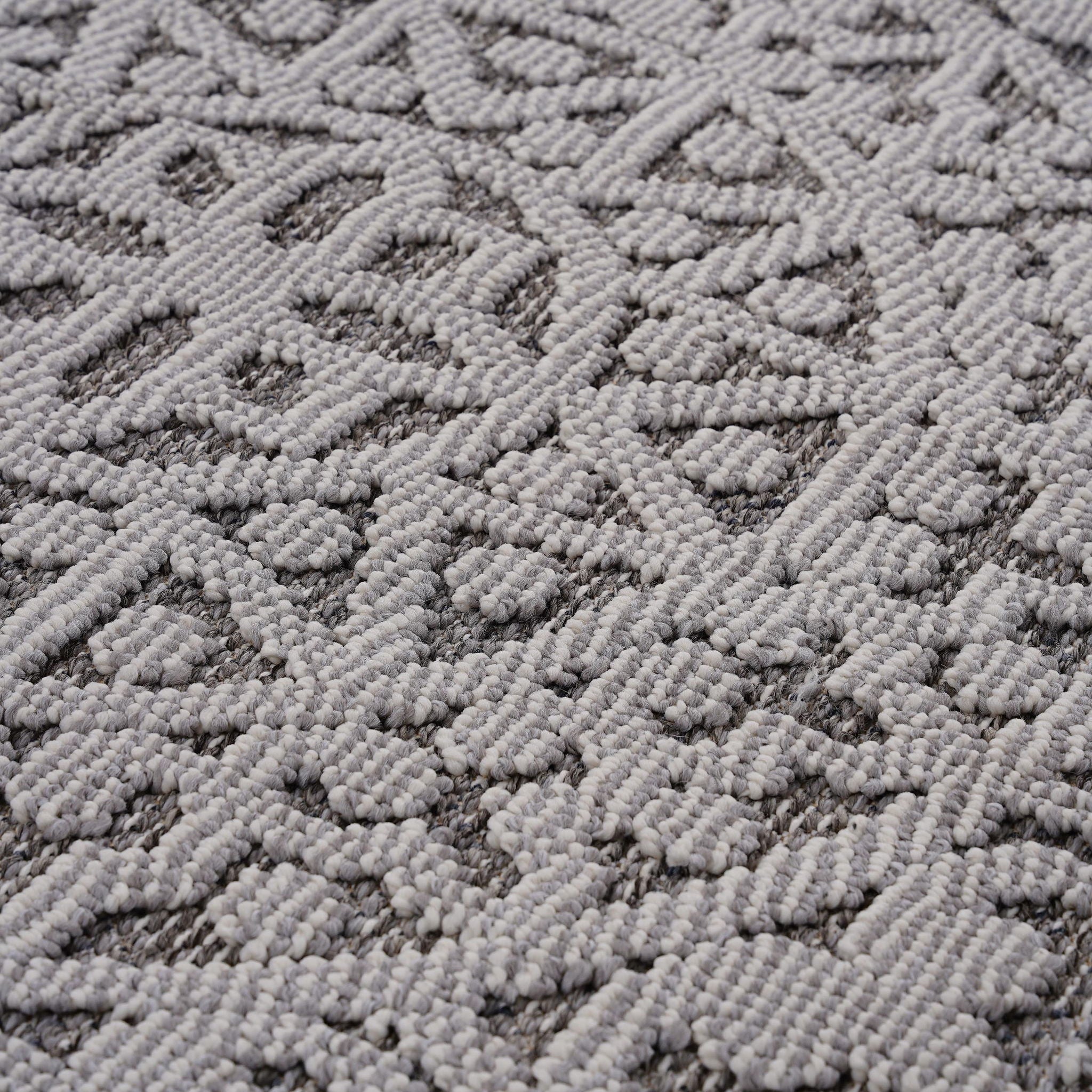 Guros - 8' X 10' Medallion Indoor / Outdoor Area Rug - Gray / White