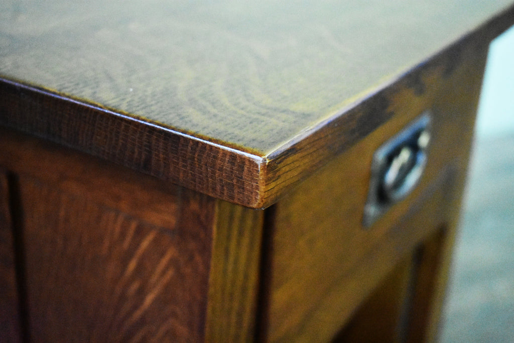 Mission Style Solid Quarter Sawn Oak Keyhole End Table