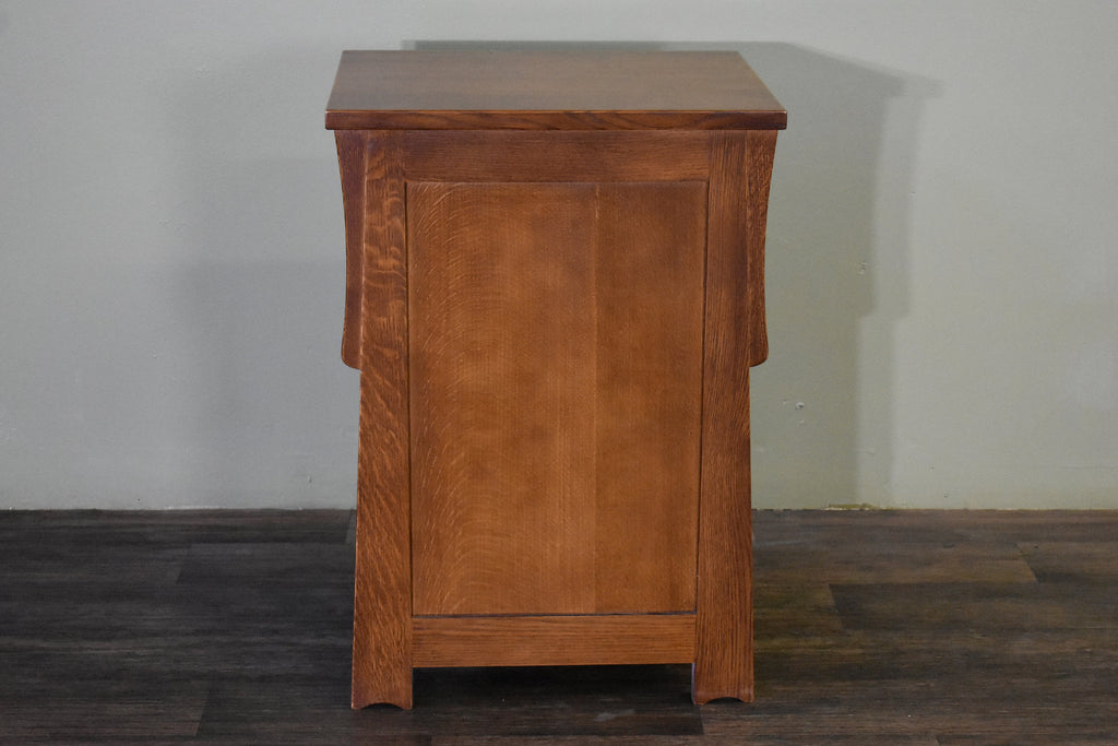 Mission Style Solid Quarter Sawn Oak Keyhole Nightstand
