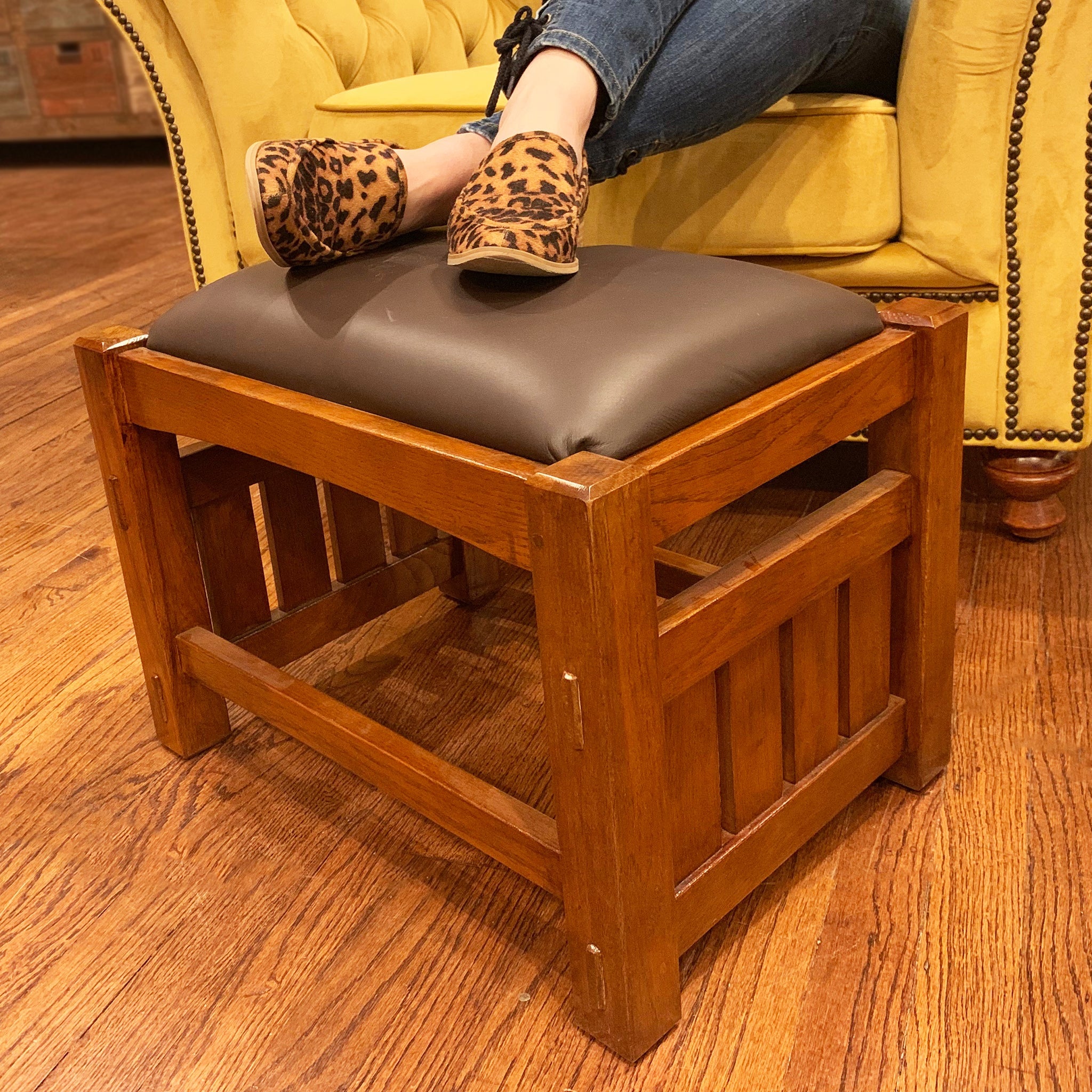 Mission Oak Footstool - Wide Spindles (2 Colors Available)